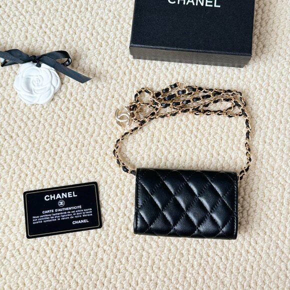 Stylish Chanel Crossbody Wallet - Picture 3 of 6